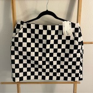 Zara checkerboard skirt in size XL new with tags.